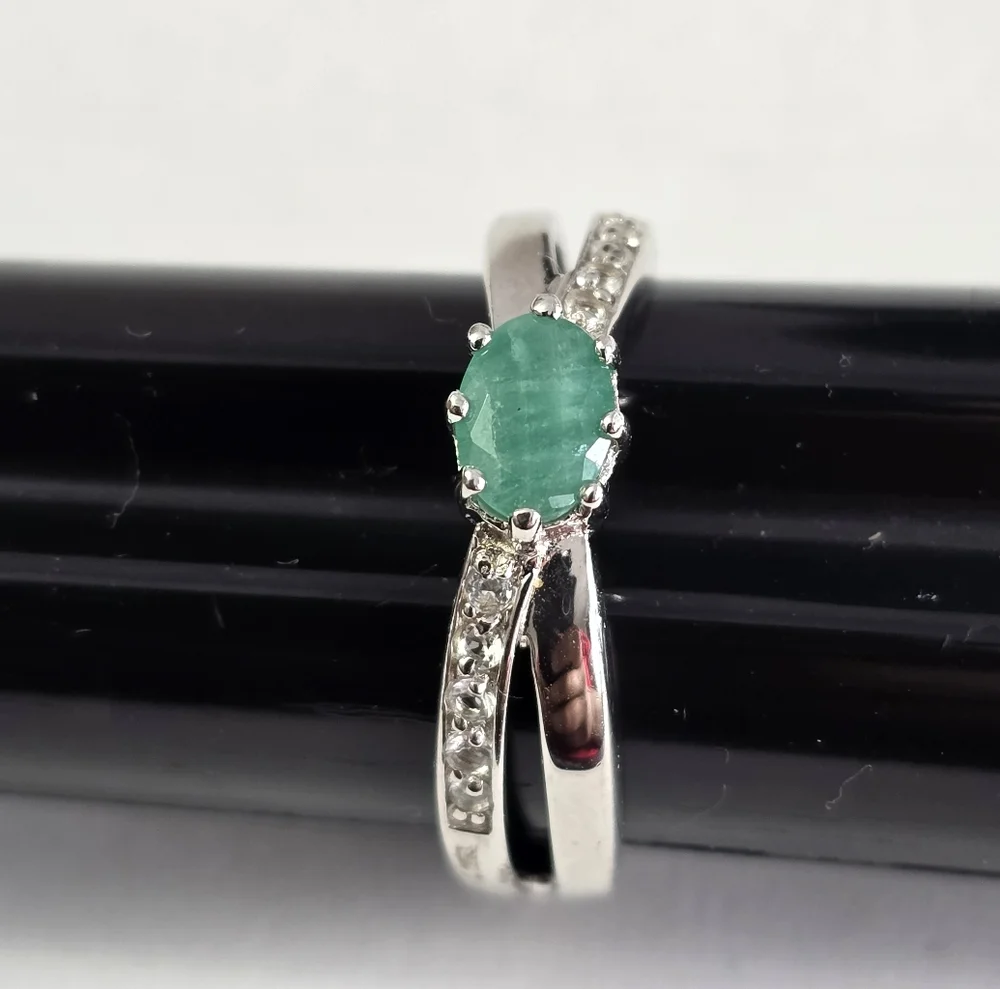 Sterling Silver 925 Elegant Silver Emerald Gemstone Ring